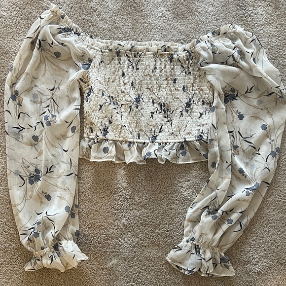 ❌❌SOLD❌❌Ladies off the shoulder blouse - M - Picture 4 of 4